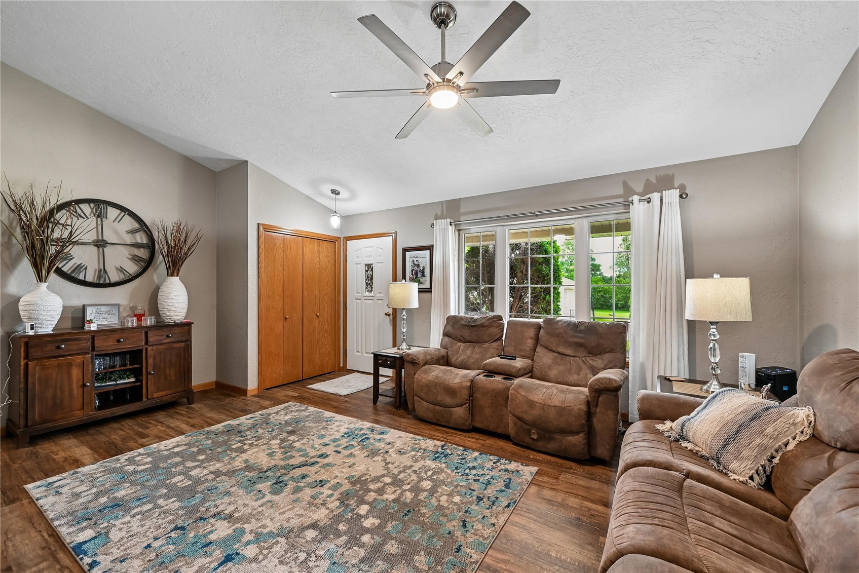 102 Richland Avenue Urbana IA 52345