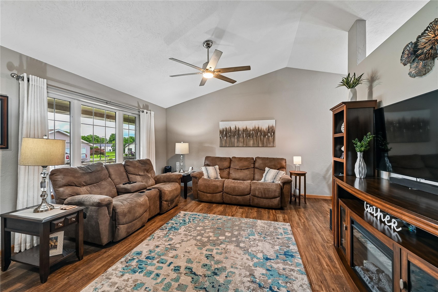 102 Richland Avenue Urbana IA 52345