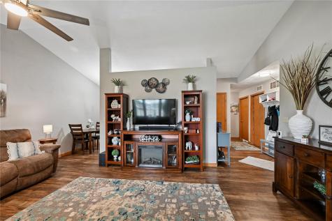 102 Richland Avenue Urbana IA 52345