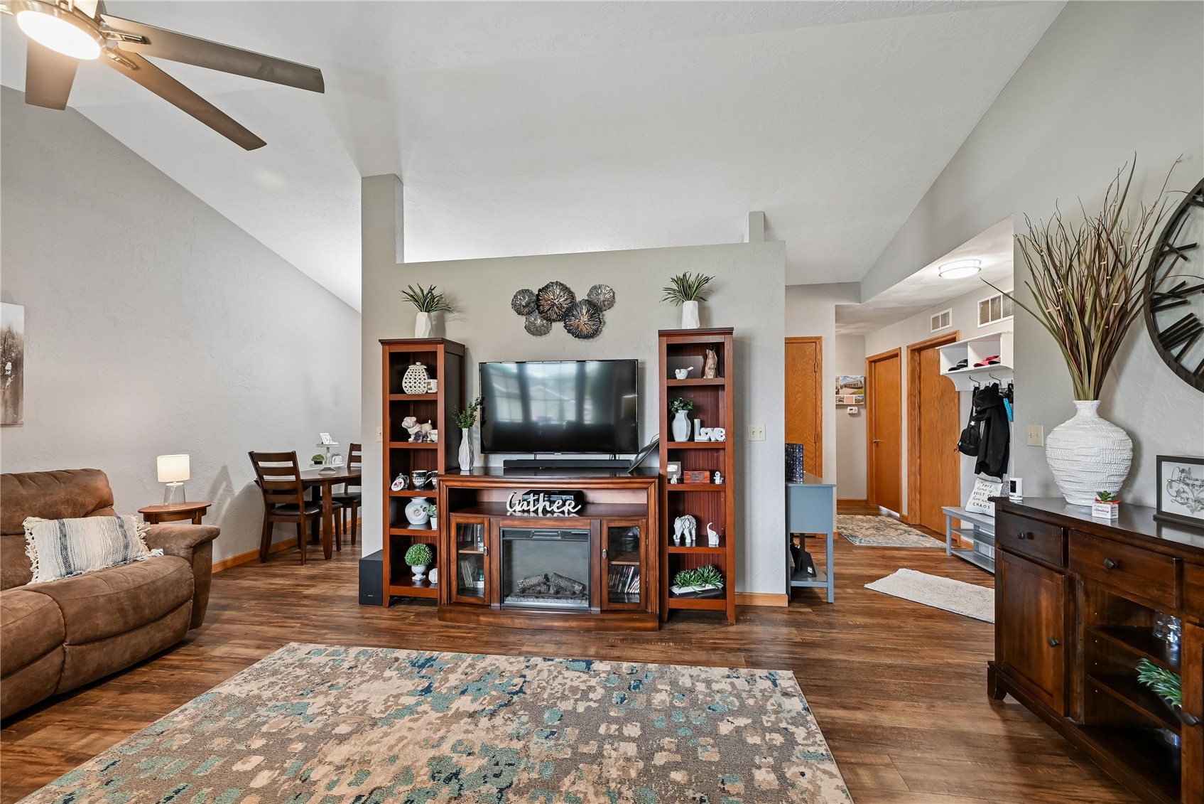 102 Richland Avenue Urbana IA 52345
