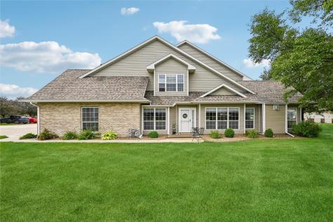 1242 Litchfield Drive Hiawatha IA 52233