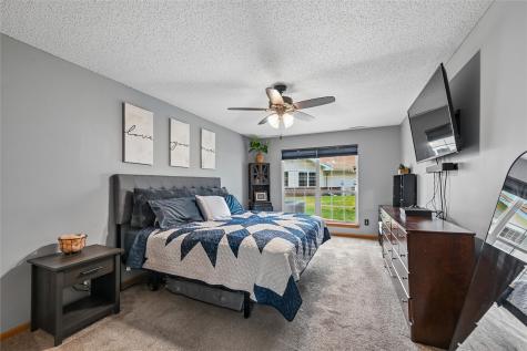1242 Litchfield Drive Hiawatha IA 52233