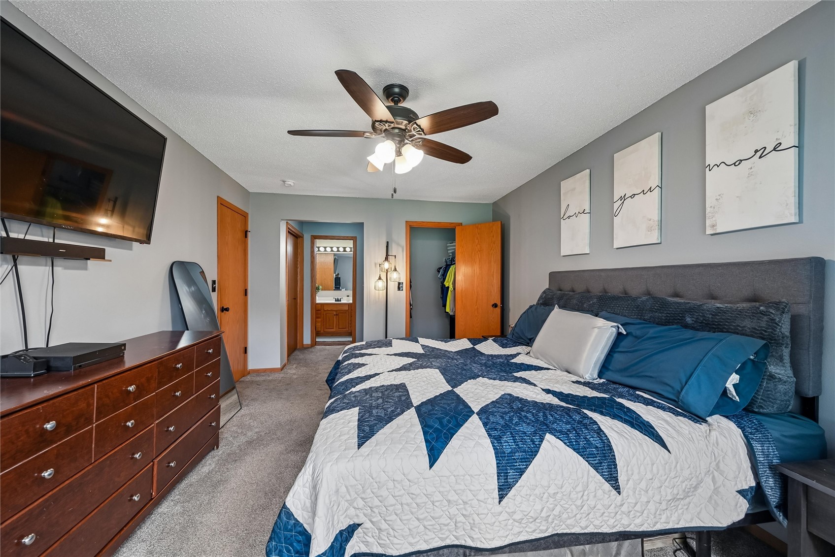 1242 Litchfield Drive Hiawatha IA 52233