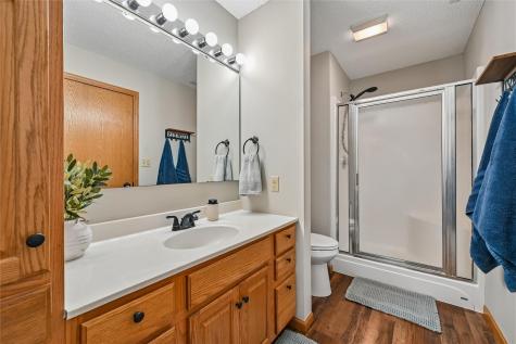1242 Litchfield Drive Hiawatha IA 52233