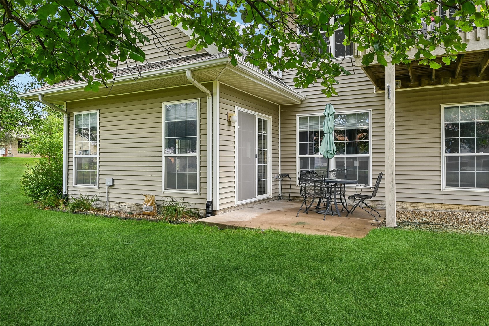 1242 Litchfield Drive Hiawatha IA 52233