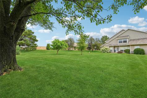 1242 Litchfield Drive Hiawatha IA 52233