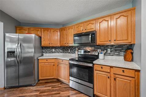 1242 Litchfield Drive Hiawatha IA 52233
