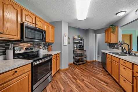 1242 Litchfield Drive Hiawatha IA 52233