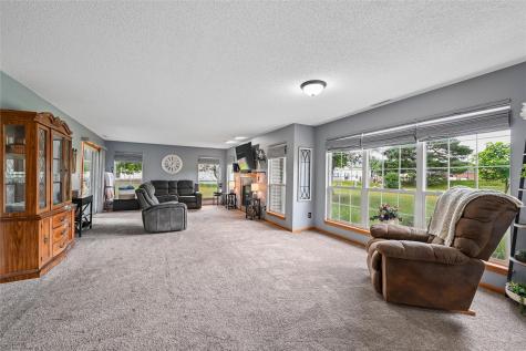 1242 Litchfield Drive Hiawatha IA 52233