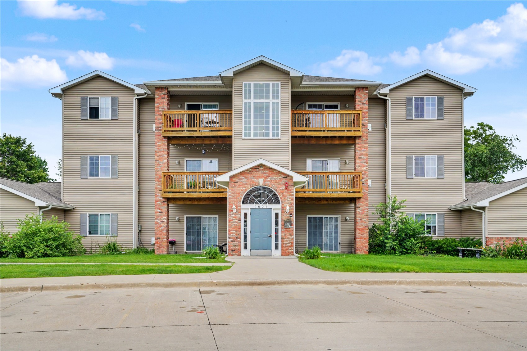 2824 Triple Crown Ln Unit 5 Iowa City IA 52340