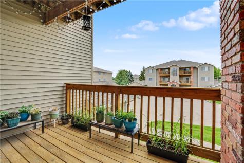 2824 Triple Crown Ln Unit 5 Iowa City IA 52340