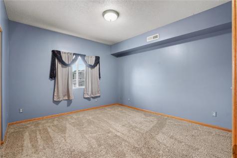 2824 Triple Crown Ln Unit 5 Iowa City IA 52340