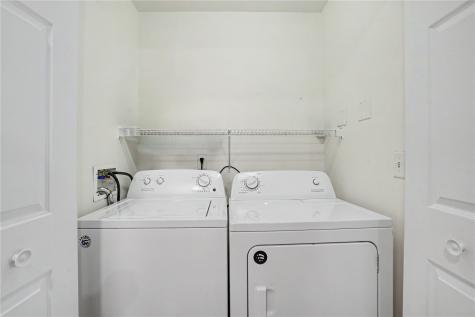 2824 Triple Crown Ln Unit 5 Iowa City IA 52340