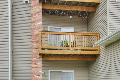 2824 Triple Crown Ln Unit 5 Iowa City IA 52340