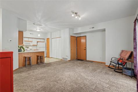 2824 Triple Crown Ln Unit 5 Iowa City IA 52340