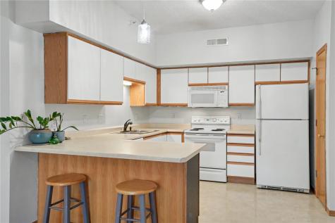 2824 Triple Crown Ln Unit 5 Iowa City IA 52340