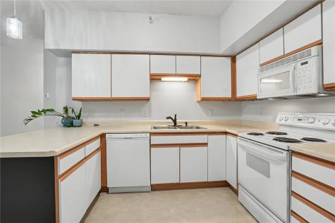 2824 Triple Crown Ln Unit 5 Iowa City IA 52340