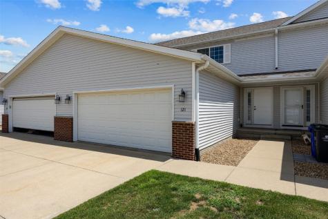 121 Woodstone Lane SW Cedar Rapids IA 52404