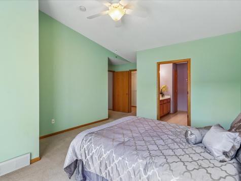 1233 74th Street NE Cedar Rapids IA 52402