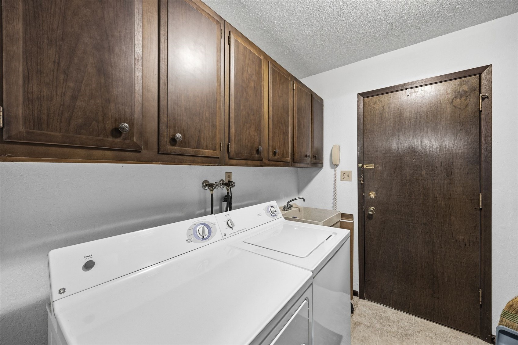 5716 Golden Court NE Cedar Rapids IA 52402