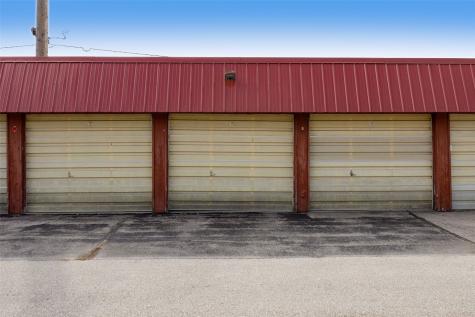 5716 Golden Court NE Cedar Rapids IA 52402
