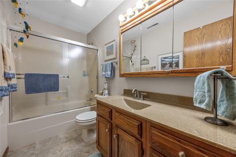 4545 Westchester Drive NE Cedar Rapids IA 52402