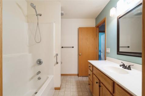 1037 Doubletree Court NE Cedar Rapids IA 52402