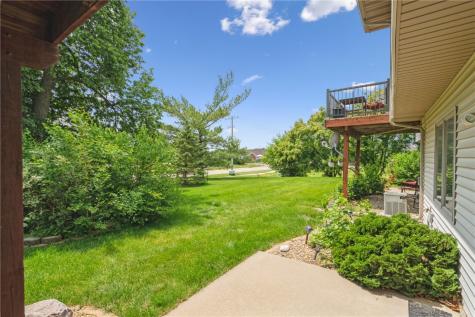 1037 Doubletree Court NE Cedar Rapids IA 52402