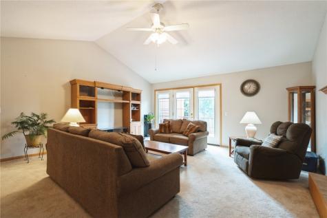 1037 Doubletree Court NE Cedar Rapids IA 52402