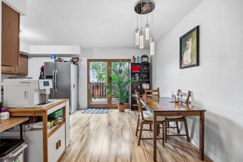 904 West Side Drive Iowa City IA 52246