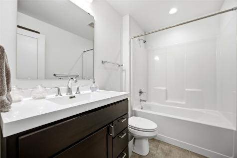 1110 Ivy Lane North Liberty IA 52317