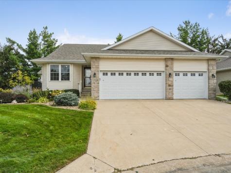 1658 Greens Way Court NE Cedar Rapids IA 52402