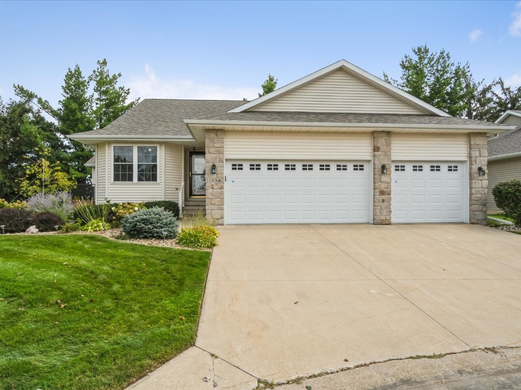 1658 Greens Way Court NE Cedar Rapids IA 52402