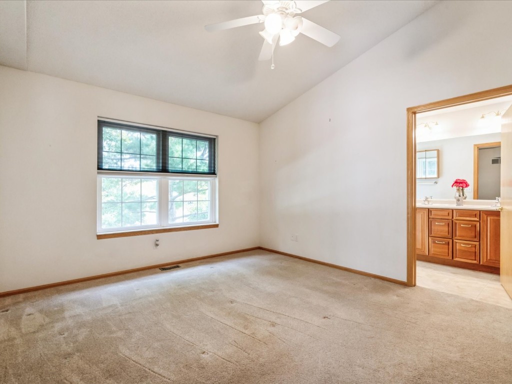1658 Greens Way Court NE Cedar Rapids IA 52402