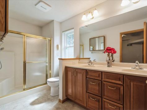 1658 Greens Way Court NE Cedar Rapids IA 52402
