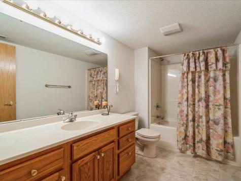 1658 Greens Way Court NE Cedar Rapids IA 52402