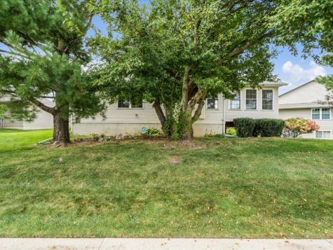 1658 Greens Way Court NE Cedar Rapids IA 52402