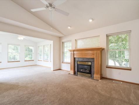 1658 Greens Way Court NE Cedar Rapids IA 52402