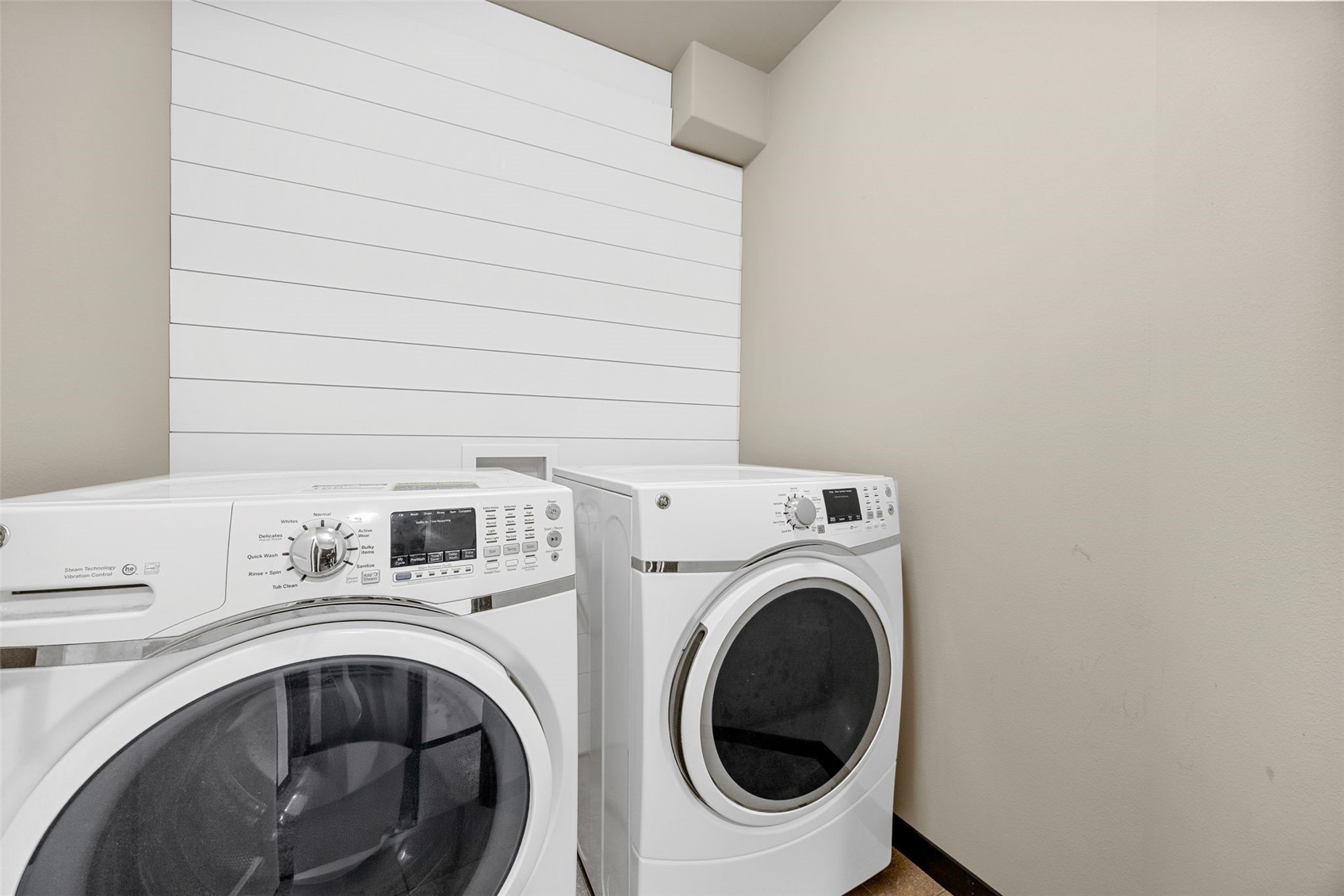 816 N 1st Avenue Iowa City IA 52245