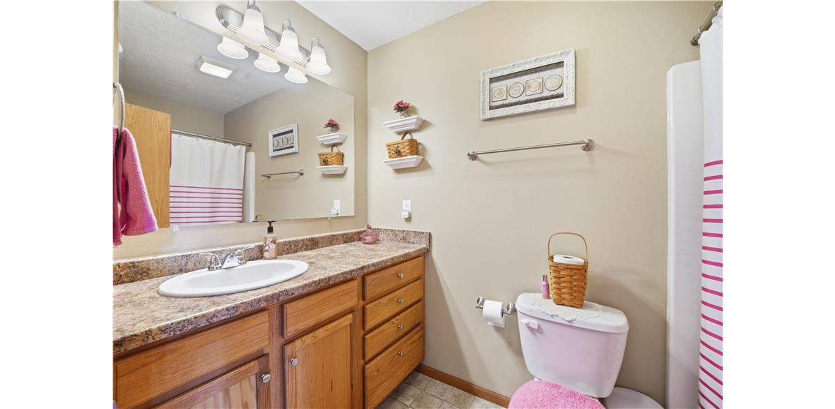 1312 Lois Lane Waterloo IA 50702