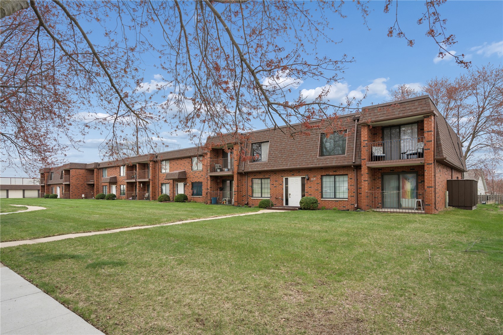 Cedar Rapids IA, 5703 Golden Court NE #42