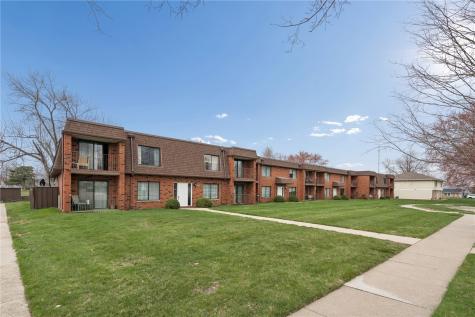 5703 Golden Ct NE #42 Cedar Rapids IA 52402