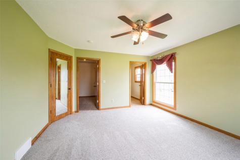 4525 Westchester Drive NE Cedar Rapids IA 52402