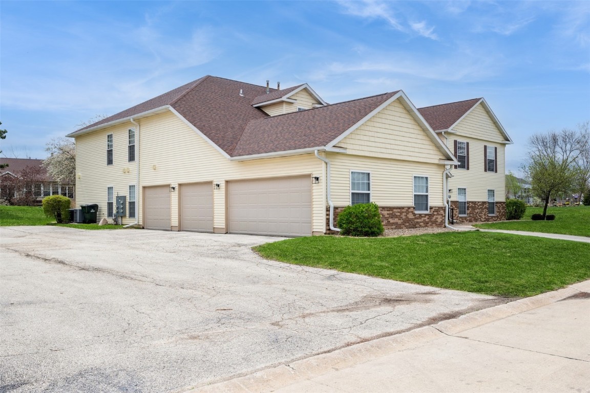 4525 Westchester Drive NE Cedar Rapids IA 52402