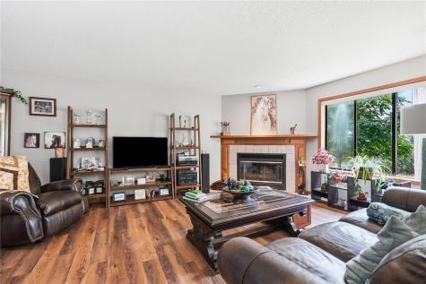 755 E Post Road SE Cedar Rapids IA 52403