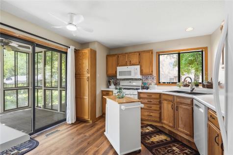 755 E Post Road SE Cedar Rapids IA 52403
