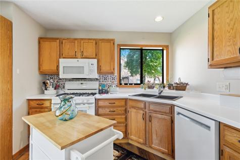755 E Post Road SE Cedar Rapids IA 52403