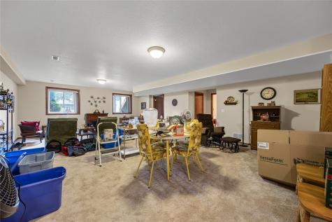 319 13th Avenue SW Mt Vernon IA 52314