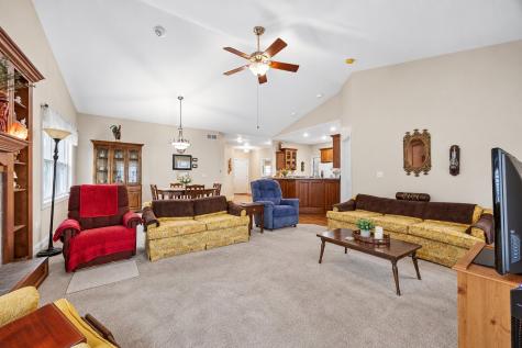 319 13th Avenue SW Mt Vernon IA 52314