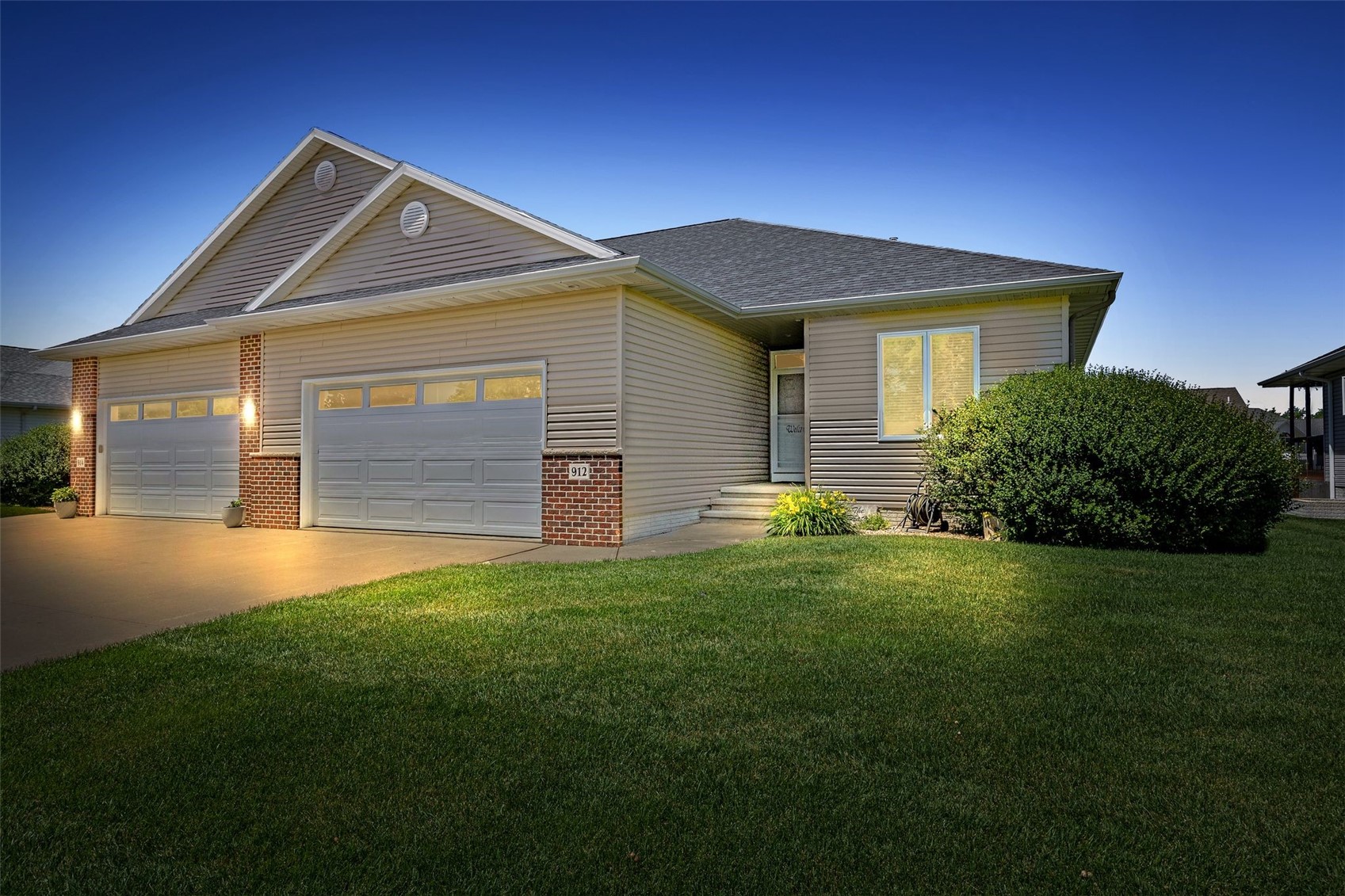 912 NE Dorchester Place NE Cedar Rapids IA 52402